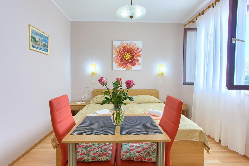 Nadija Studio Apartmani クルク エクステリア 写真